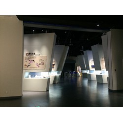 北京展覽館展柜——定做特質異形展柜來文博創造