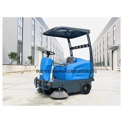 廊坊小型駕駛式掃地車，電動清掃車