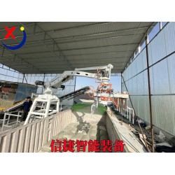 在高溫環境中，全自動裝車機器人代替人工飼料裝車